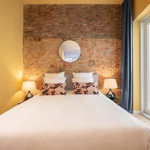 https://the-red-monkey.brusselshotelsbook.com